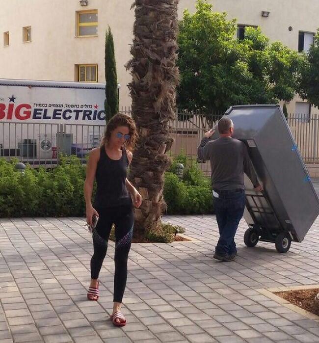 צריכה עזרה? דנה גרוצקי 
