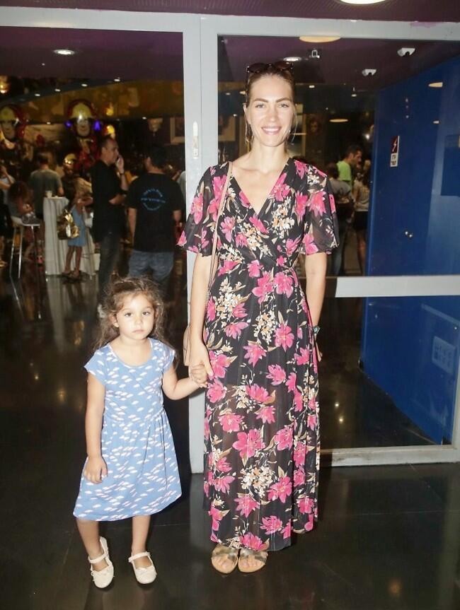 אמילי גם אוהבת משאיות? ג'ני צ'רוואני ואמילי