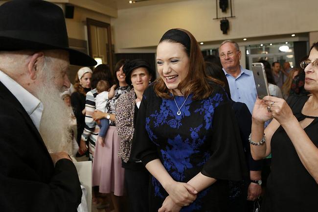 במרחק נגיעה. רהב מאיר ואורי זוהר במרחק נגיעה. רהב מאיר ואורי זוהר