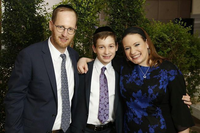 מזל וטוב וסימן טוב. סיון רהב מאיר וידידה מאיר חוגגים בר מצווה לבנם הבכור אהרון מזל וטוב וסימן טוב. סיון רהב מאיר וידידה מאיר חוגגים בר מצווה לבנם הבכור אהרון