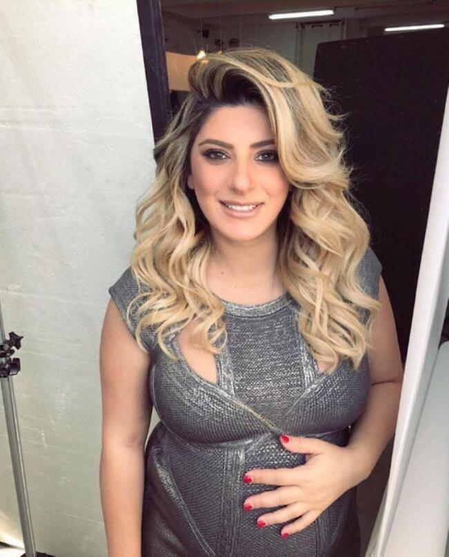 השנה מגיעה לסדר פסח עם הבת נויה