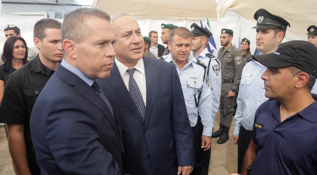 Benjamin Netanyahu and Gilad Erdan (Photo: Shaul Golan) Benjamin Netanyahu and Gilad Erdan