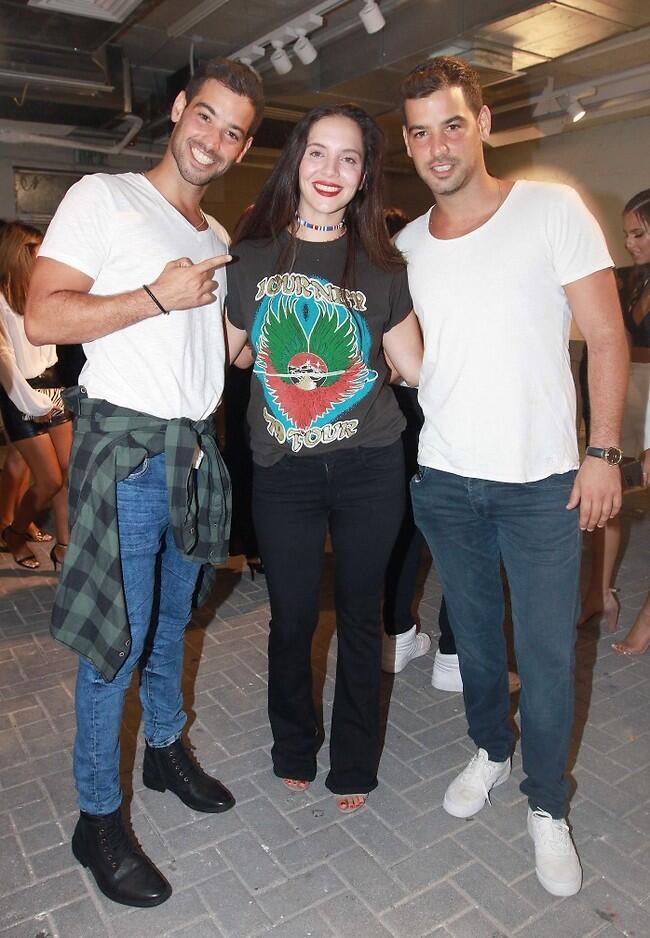 טריפל דייט. עומרי בן נתן עם האח רועי ובת הזוג אלינור קופלר (ענת מוסברג) טריפל דייט. עומרי בן נתן עם האח רועי ובת הזוג אלינור קופלר