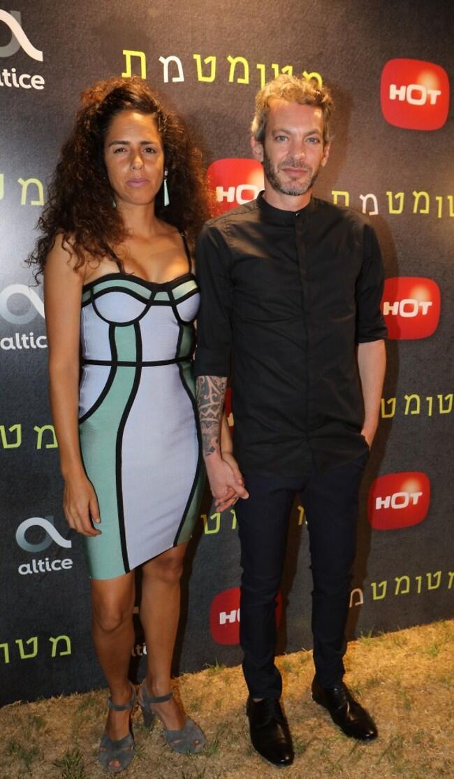 שובו של המנהל. מוקי ואשתו נבל (צילום: רפי דלויה) שובו של המנהל. מוקי ואשתו נבל
