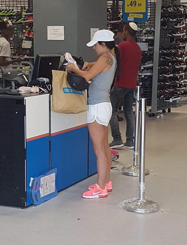 תוסיף לי גם את זה לחשבון. אמדורסקי