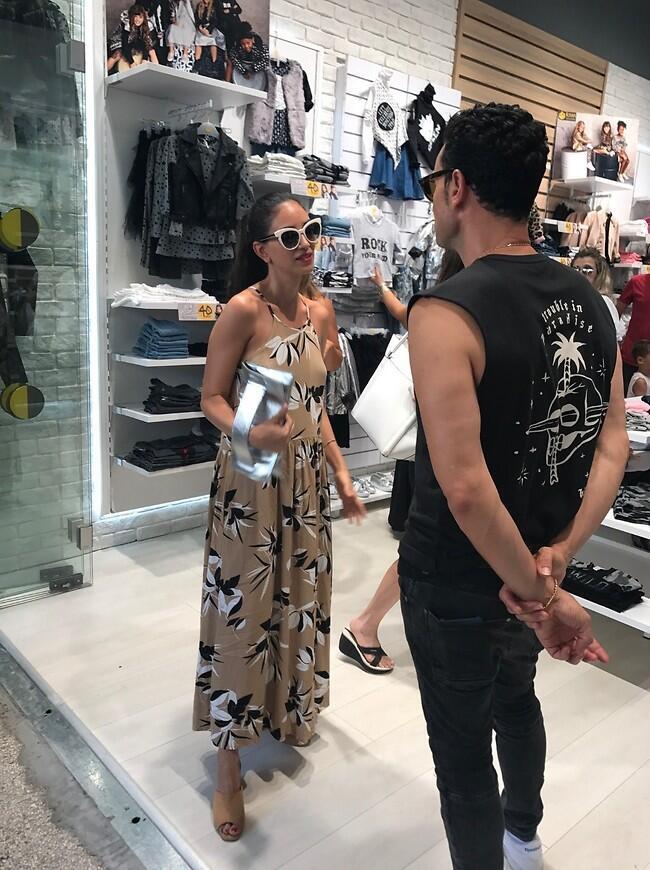 אתם רוצים שאעביר לכם בגדים שקטנים על ג'ון? לירז צ'רכי וגיא זוארץ (צילום: בתיה בשיר) אתם רוצים שאעביר לכם בגדים שקטנים על ג'ון? לירז צ'רכי וגיא זוארץ