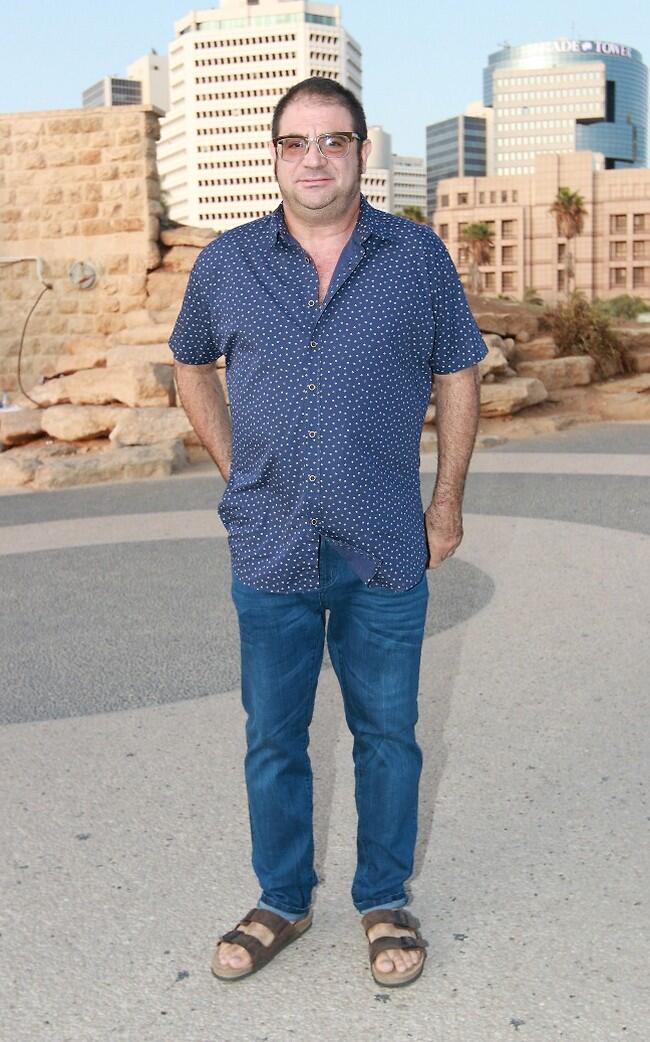 מחובר לאדמה. אורי הוכמן (צילום: ענת מוסברג) מחובר לאדמה. אורי הוכמן