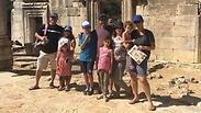 מטיילים בגן הלאומי ברעם