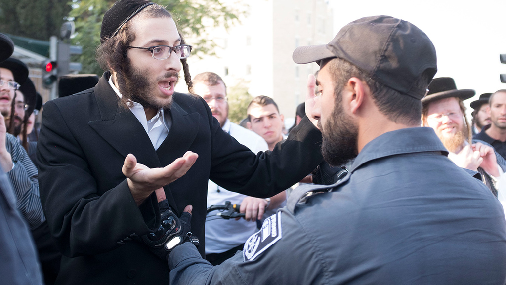 Ultra-Orthodox and police clash in Jerusalem 
