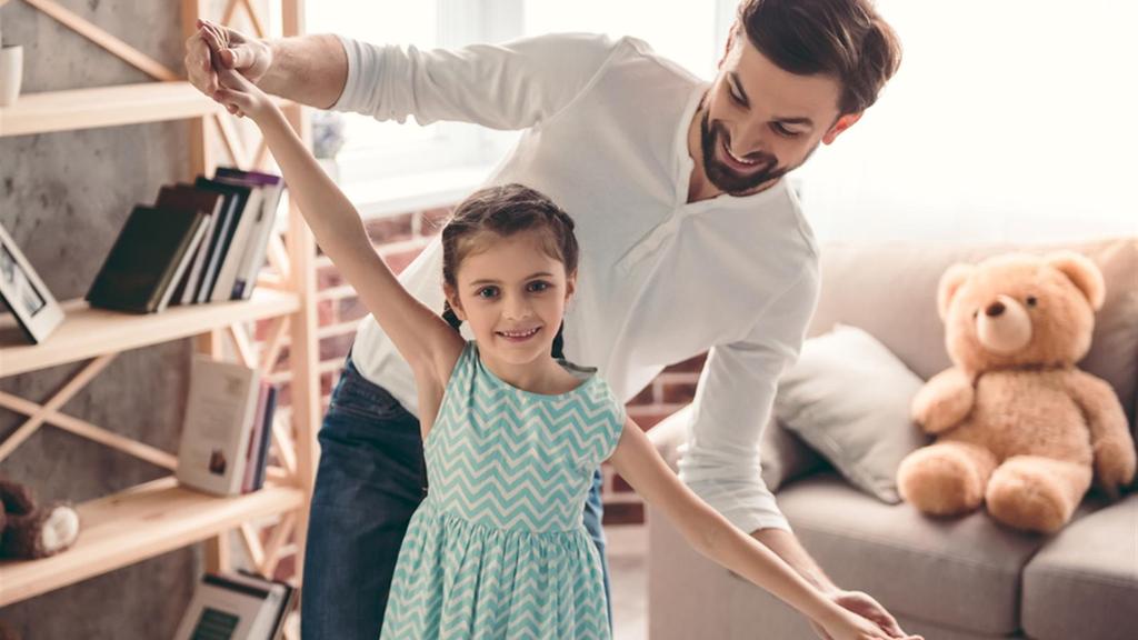 שעות נוספות בזמן איכות (צילום: shutterstock) שעות נוספות בזמן איכות