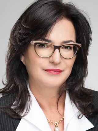 עו"ד צחית עופר