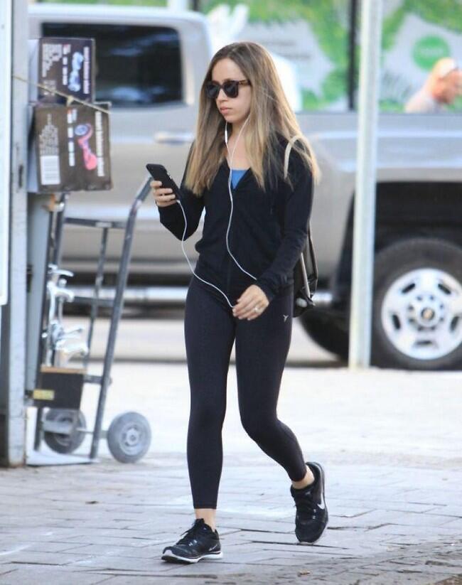 ראובן המלאך? רינת בר וחיילי הנקמה? למה את מאזינה שם? (צילום: מוטי לבטון) ראובן המלאך? רינת בר וחיילי הנקמה? למה את מאזינה שם?