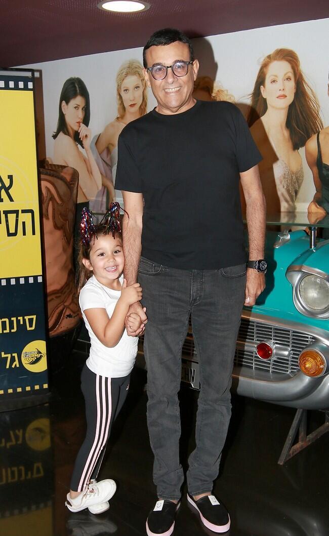 איזה כיף עם אבא. רוני מאנה עם אמילי (צילום: ענת מוסברג) איזה כיף עם אבא. רוני מאנה עם אמילי