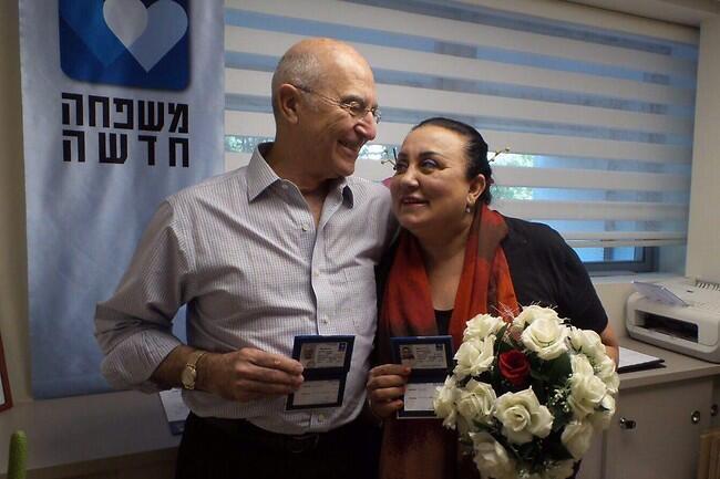 לא מאמינה ברבנים. בטי רוקאווי ופרופסור רוברט רוקאווי - משפחה חדשה