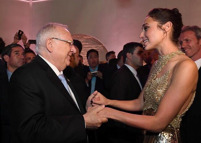 "אני מאוד גאה בך, גל". רובי ריבלין מעריץ (מארק ניימן (לע"מ)) "אני מאוד גאה בך, גל". רובי ריבלין מעריץ