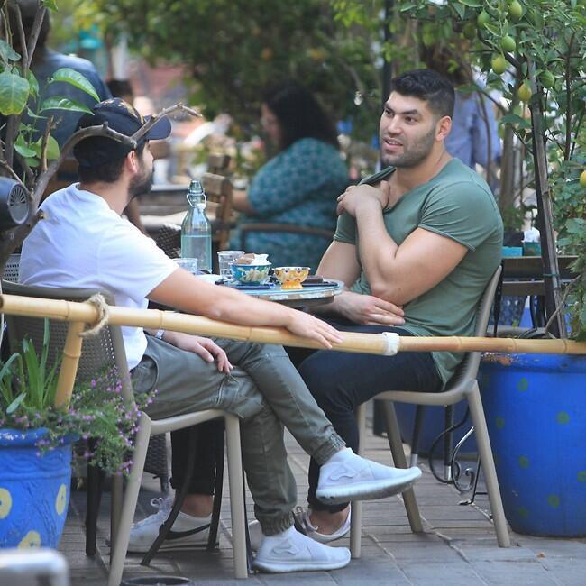 שאני אוריד חולצה ואוכיח להם שעדיין יש לי את זה?