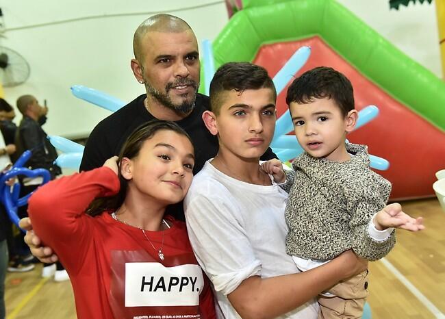 מתנפחים מפעילה ועוגה. יום ההולדת של יאן גולן (צילום: ארן חן) מתנפחים מפעילה ועוגה. יום ההולדת של יאן גולן
