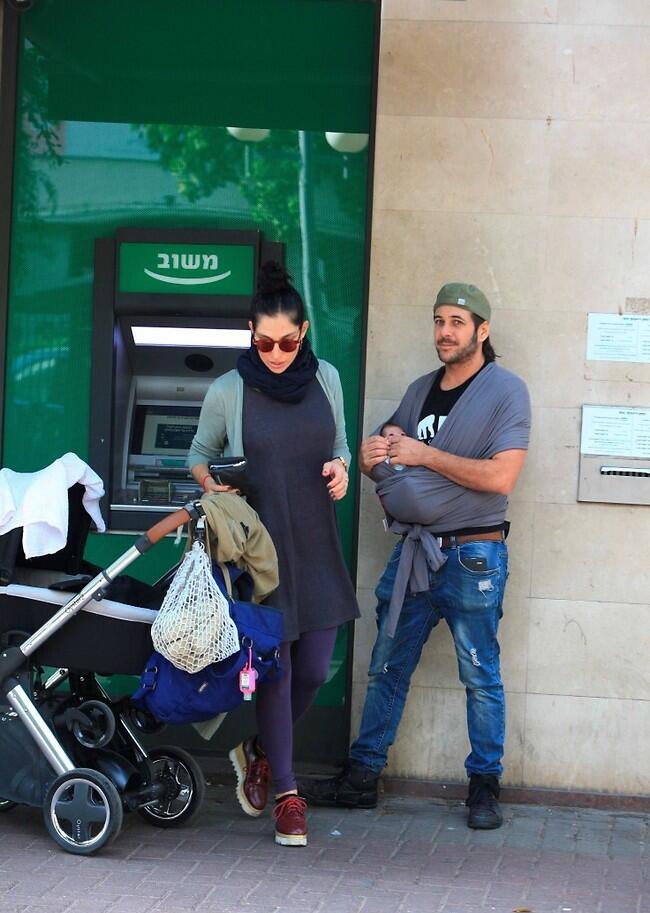 אנחנו משתמשים רק בביטקוין (צילום: מוטי לבטון) אנחנו משתמשים רק בביטקוין