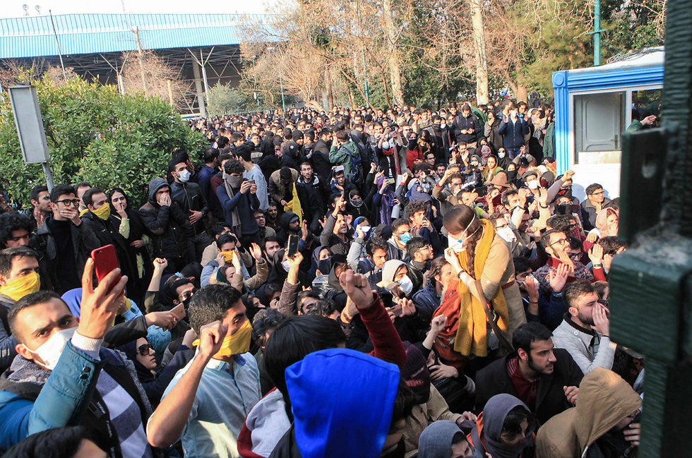 Anti-government protesters in Tehran 