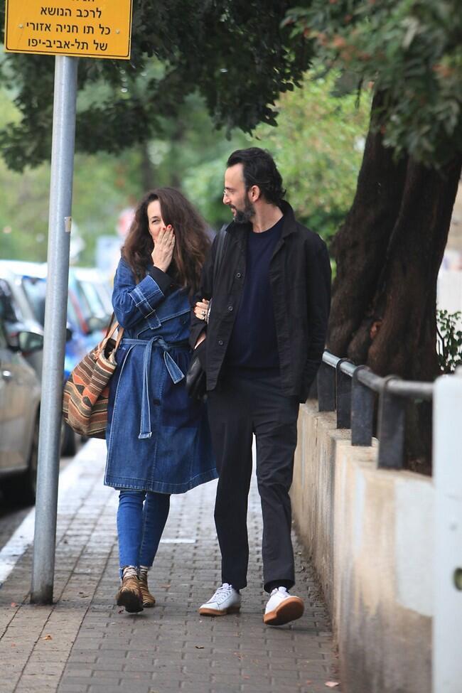נראה מתישהו טבעת על האצבע הזאת?