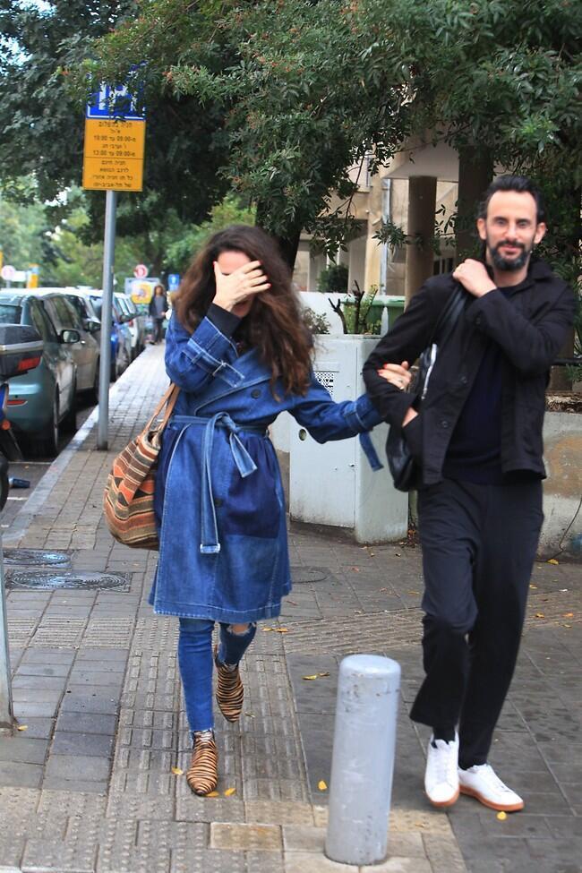 מסתנוורת מהפלאשים