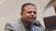 איתן כבל - דוחק במשטרה ובפרקליטות