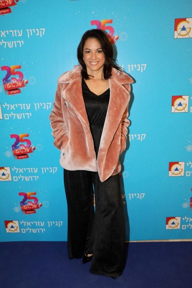 בתולת השקות. רלי לוי (צילום: רפי דלויה ) בתולת השקות. רלי לוי