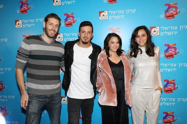 נשארו פחות מ-15 דקות, תנצלו אותן. אחווה סיטבון, רלי לוי, אלי ביז'אווי וחיים מאיירס (צילום: רפי דלויה ) נשארו פחות מ-15 דקות, תנצלו אותן. אחווה סיטבון, רלי לוי, אלי ביז'אווי וחיים מאיירס
