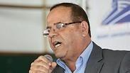 הכדור במגרש שלו. השר איוב קרא