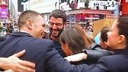 חיבוקים מתוך הקליפ של הדייל ברק קריפס בניו יורק