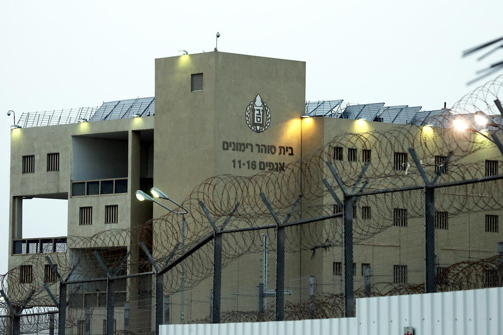 המחדל, הסוהרים שהוחזקו כבני ערובה - והטיוח של שב