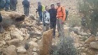 זיו שרצר והמטיילים שמצאו את אחת מאבני המיל