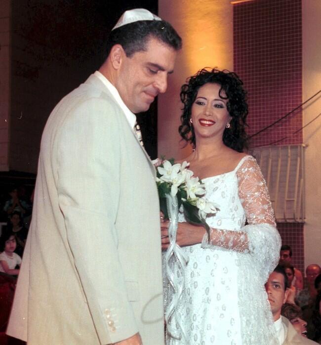 לא הייתה מאושרת ממנה. חזה ודורון אשכנזי ביום חתונתם (צילום: צביקה טישלר) לא הייתה מאושרת ממנה. חזה ודורון אשכנזי ביום חתונתם