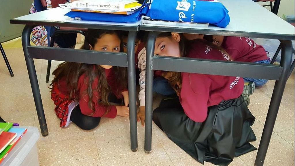 Sderot children drill for rocket fire from Gaza (Photo: Roi Idan) Sderot children drill for rocket fire from Gaza