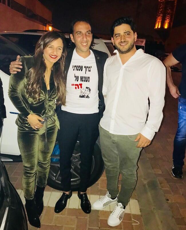 הטי שרט של אליקו זה משהו. עדן בן זקן (צילום: פריים טיים) הטי שרט של אליקו זה משהו. עדן בן זקן