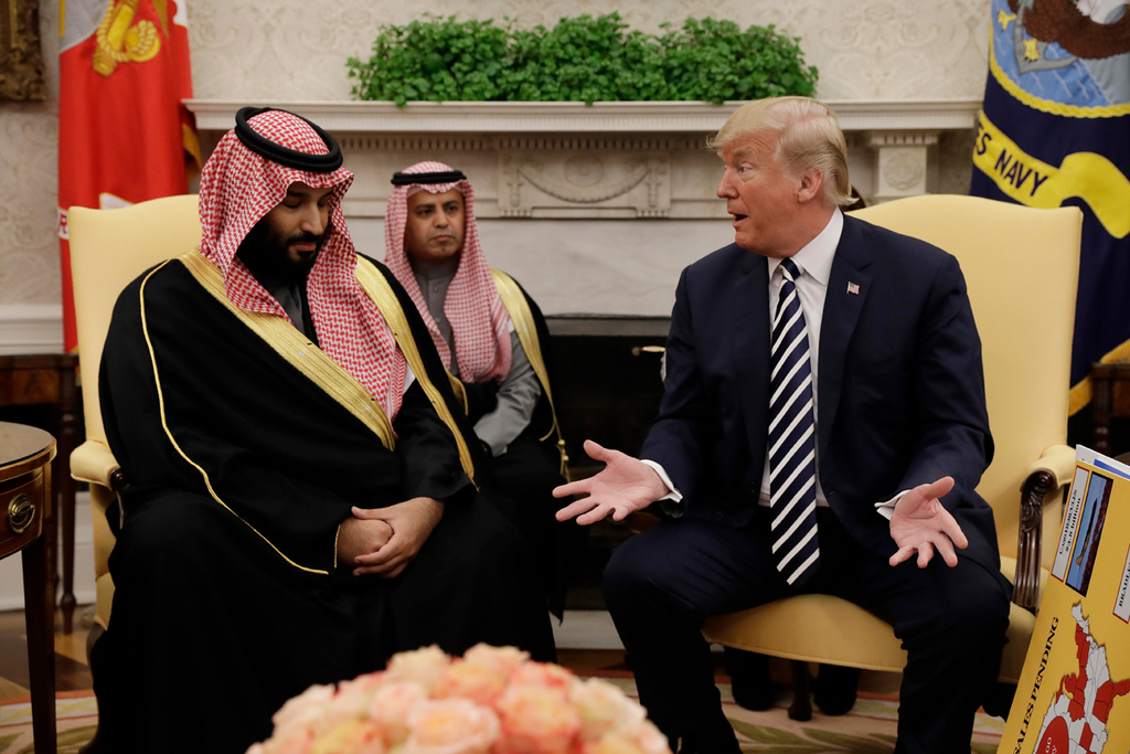 דונלד טראמפ עם יורש העצר הסעודי מוחמד בן סלמאן בבית הלבן