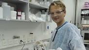 תלמיד בעבודות חקר במעבדות פריגו בירוחם