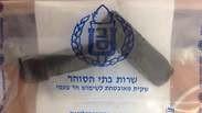חלקים ממכשירים סלולריים שנמצאו בגופו של האסיר