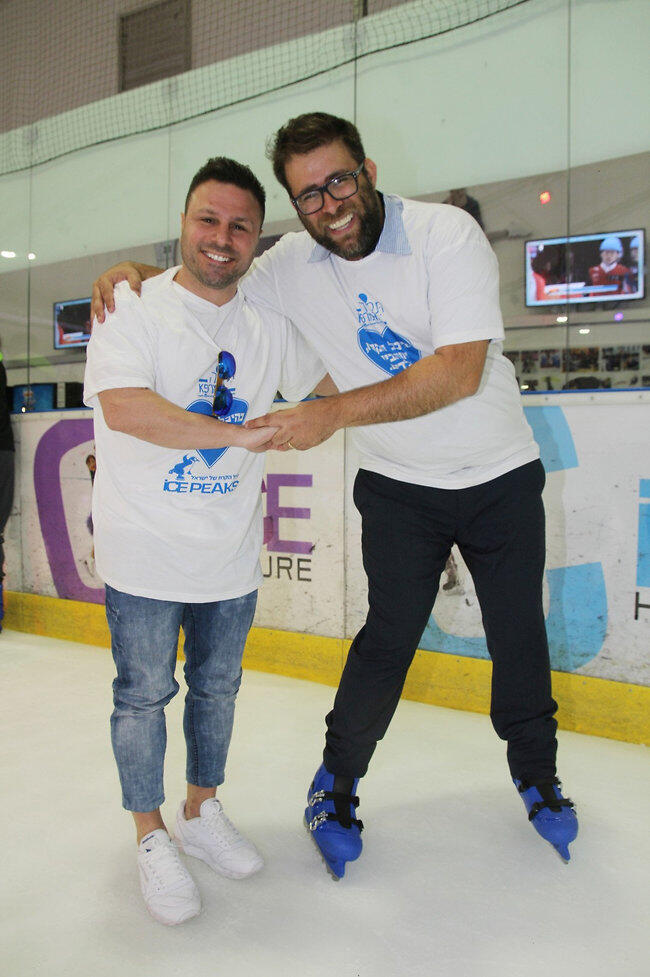 עוד כיפוף קטן וחזן על הריצפה. אורן חזן וטילטיל (צילום: אור גפן) עוד כיפוף קטן וחזן על הריצפה. אורן חזן וטילטיל