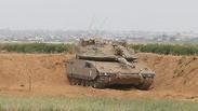 חיילים בסיור ליד גדר המערכת בעזה