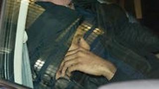 גלן רייס ג'וניור ביציאה מתחנת המשטרה