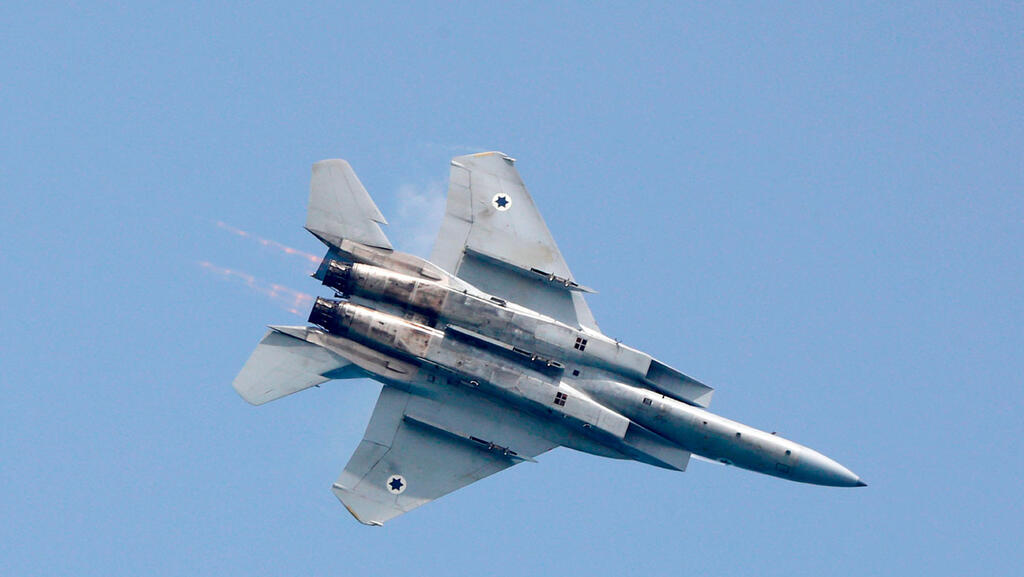 IAF F-15 in drill over Tel Aviv (Photo: AFP) F-15 מטוס קרב אימון מטס חיל האוויר תל אביב