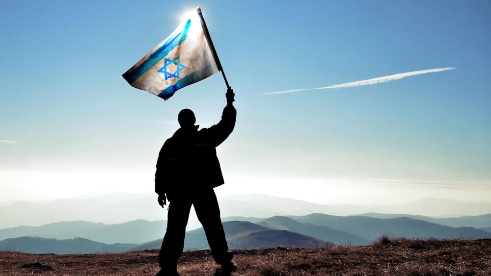 היינו פה: הנפת ותקיעת דגל על פסגת ההר
