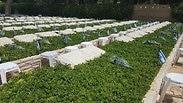 בית העלמין הצבאי בחיפה לקראת יום הזיכרון