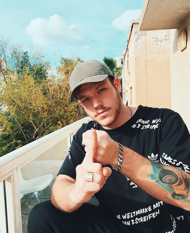 אומר לא לאלימות. שגיא ברייטנר