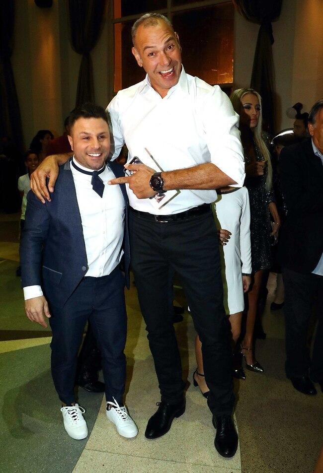 נראה כאילו זה הבר מצווה שלו. טילטיל ושמעון אמסלם (צילום: אמיר מאירי) נראה כאילו זה הבר מצווה שלו. טילטיל ושמעון אמסלם