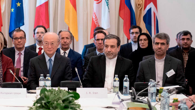 Iranian Foreign Minister Abbas Araghchi and EU counterparts (Photo: AFP) פגישה בין נציגי איראן ומעצמות אירופה