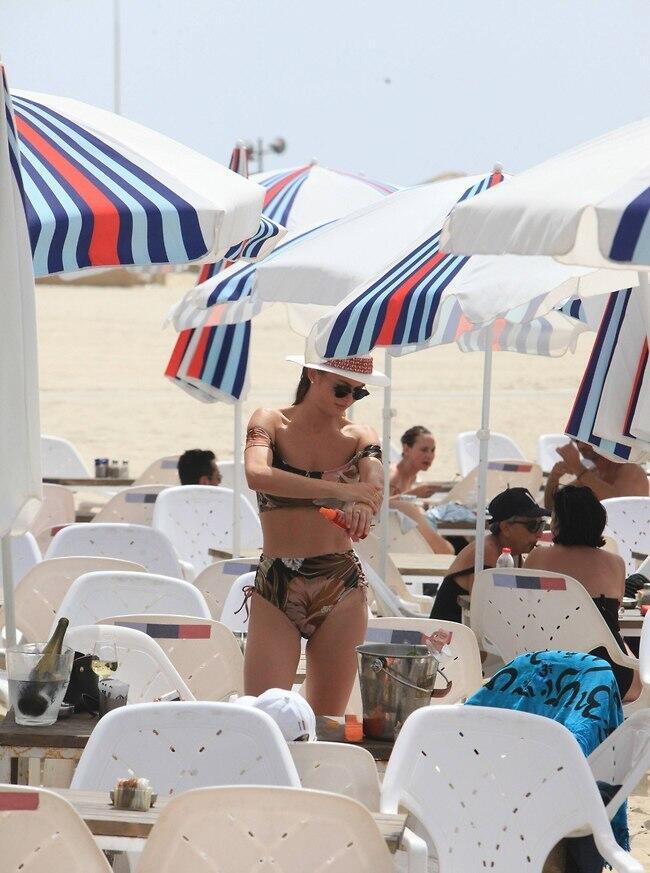 מנסה להשיג את המראה השחום. קסניה טרנטול