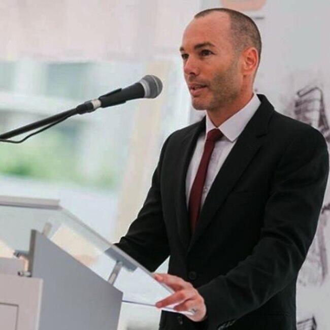 גברים בחליפה זה הכי הכי. בן שחר גברים בחליפה זה הכי הכי. בן שחר