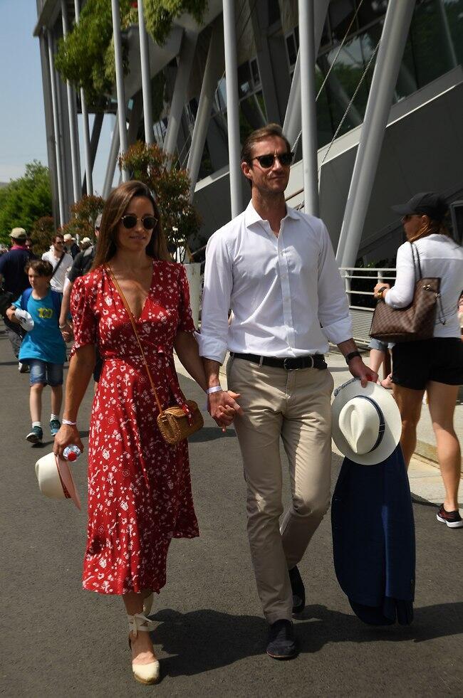 זה ממש שם, נשבעים. פיפה מידלטון ג'יימס מת'יוז (splashnews) זה ממש שם, נשבעים. פיפה מידלטון ג'יימס מת'יוז